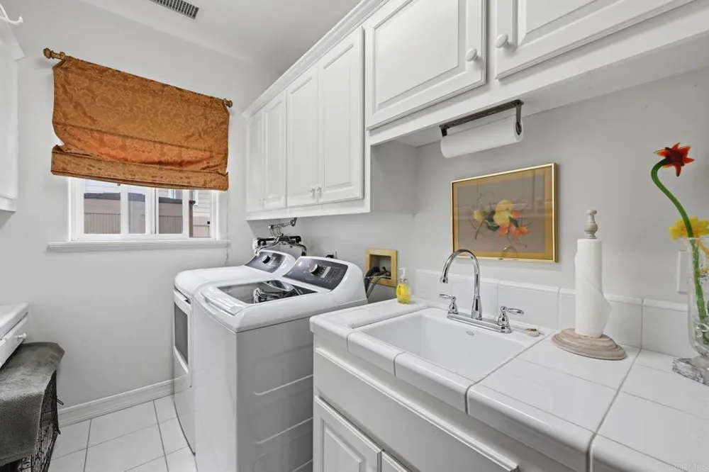 6532 Corintia St Carlsbad, CA 92009