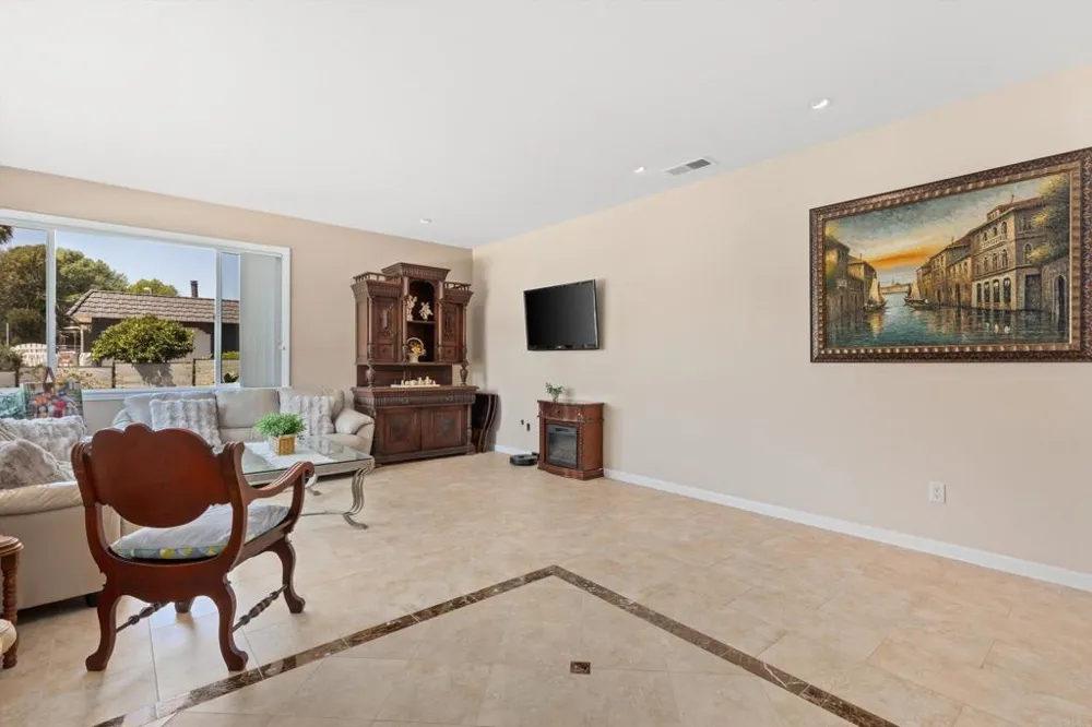 2125 Walnut Lane Vista, CA 92084