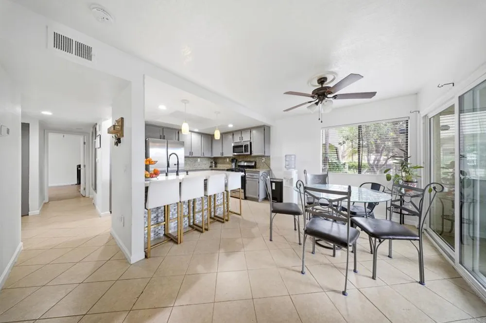 341 Melrose Drive Vista, CA 92083