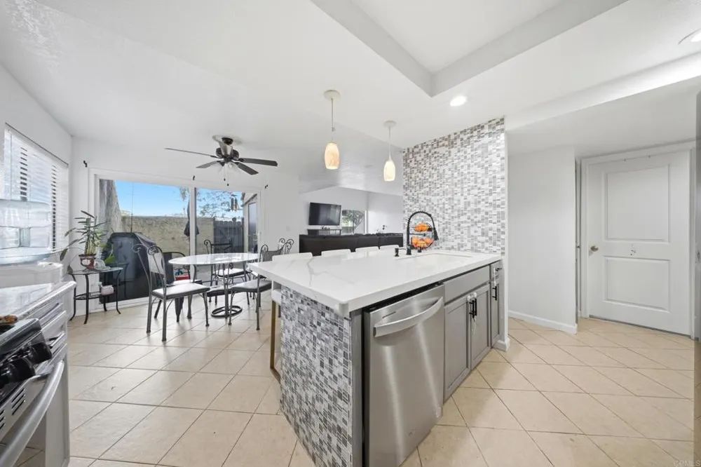 341 Melrose Drive Vista, CA 92083