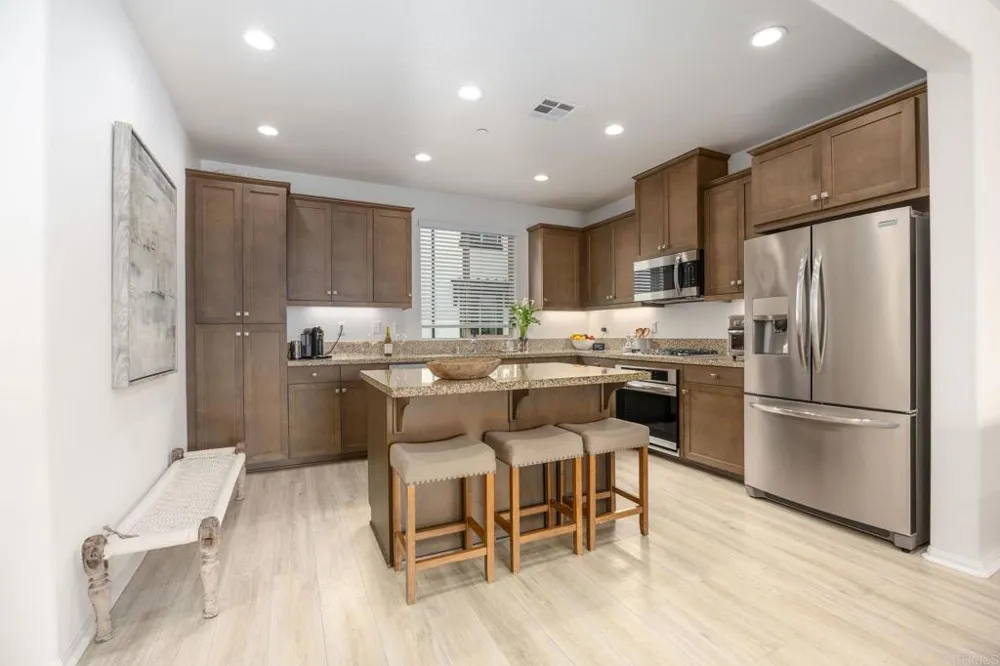 2227 Solara Lane Vista, CA 92081