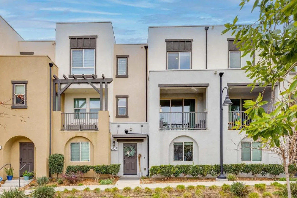2227 Solara Lane Vista, CA 92081