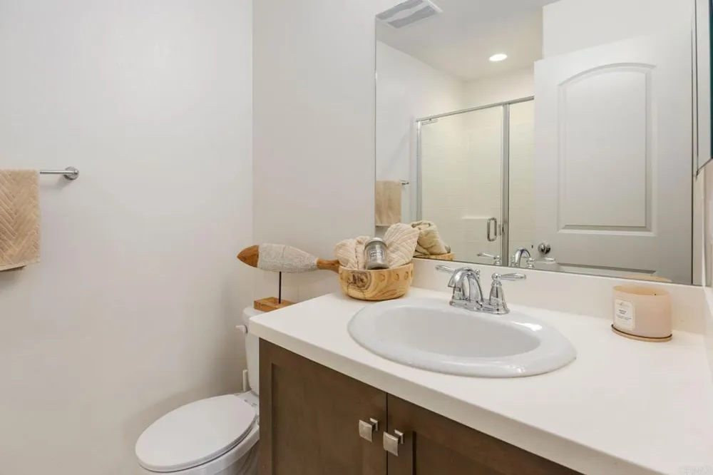 2227 Solara Lane Vista, CA 92081
