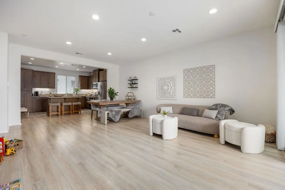 2227 Solara Lane Vista, CA 92081