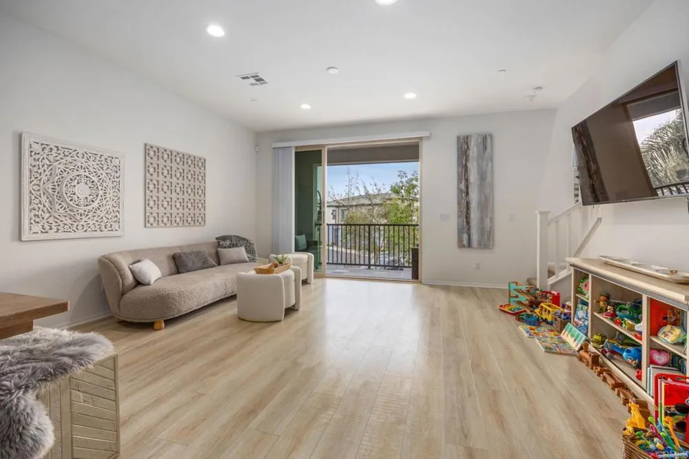 2227 Solara Lane Vista, CA 92081