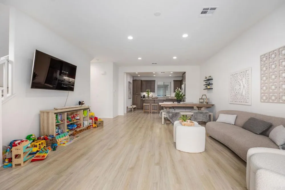 2227 Solara Lane Vista, CA 92081