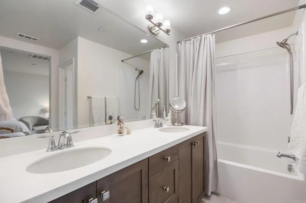 2227 Solara Lane Vista, CA 92081