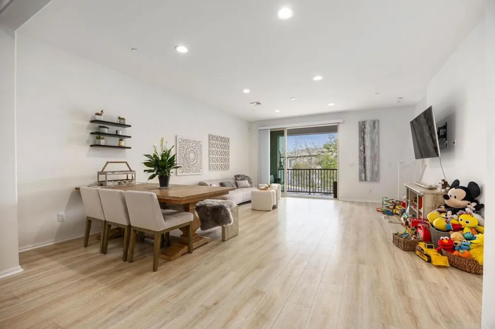 2227 Solara Lane Vista, CA 92081