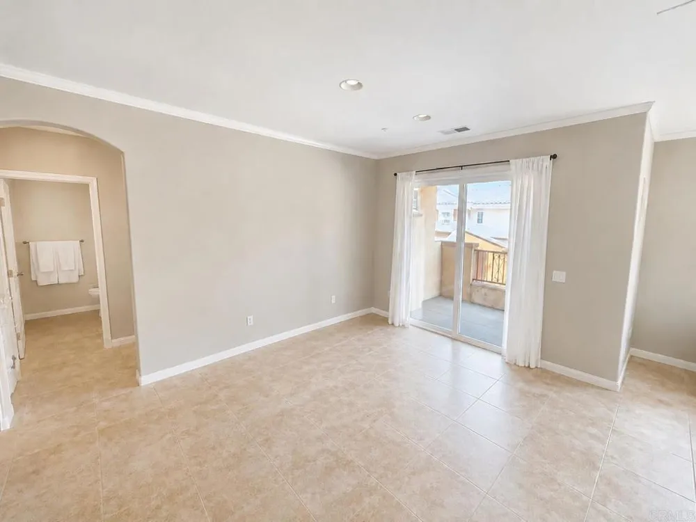 1227 Ave San Marcos, CA 92078