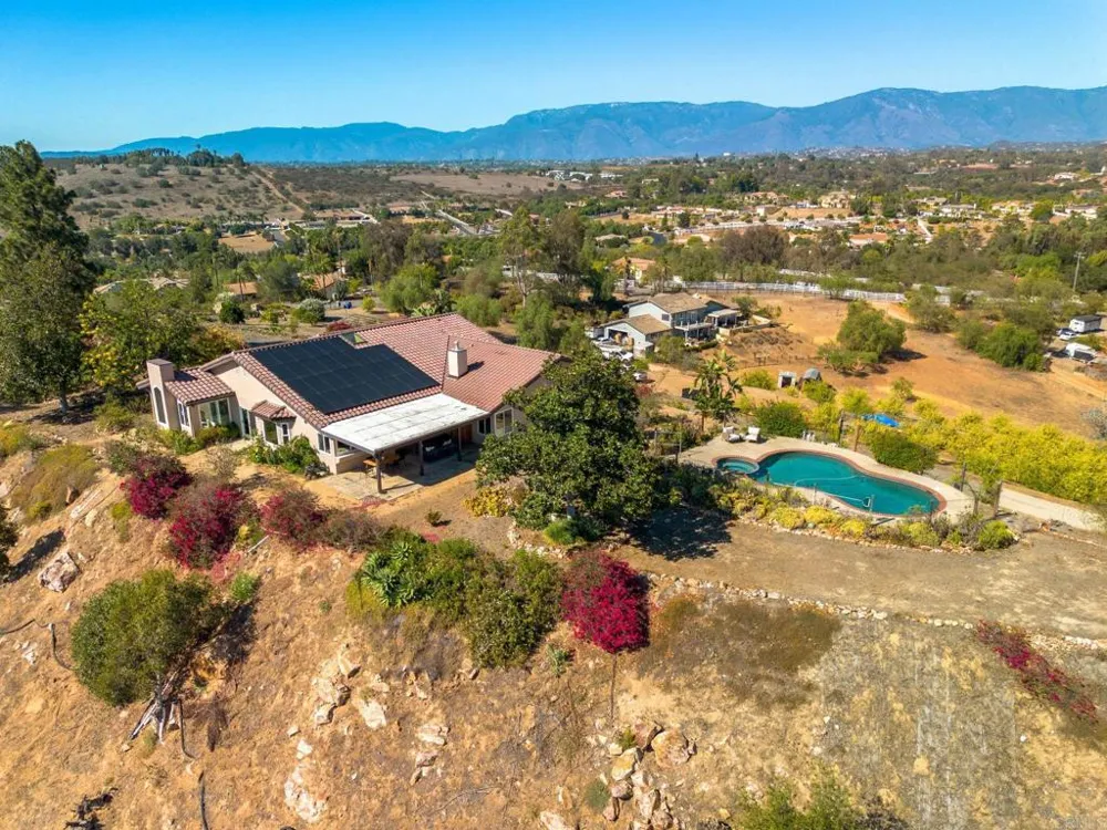 13703 Little Pond Road Valley Center, CA 92082