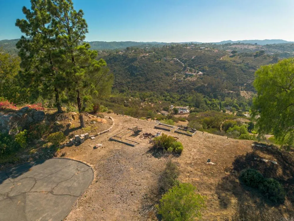 13703 Little Pond Road Valley Center, CA 92082