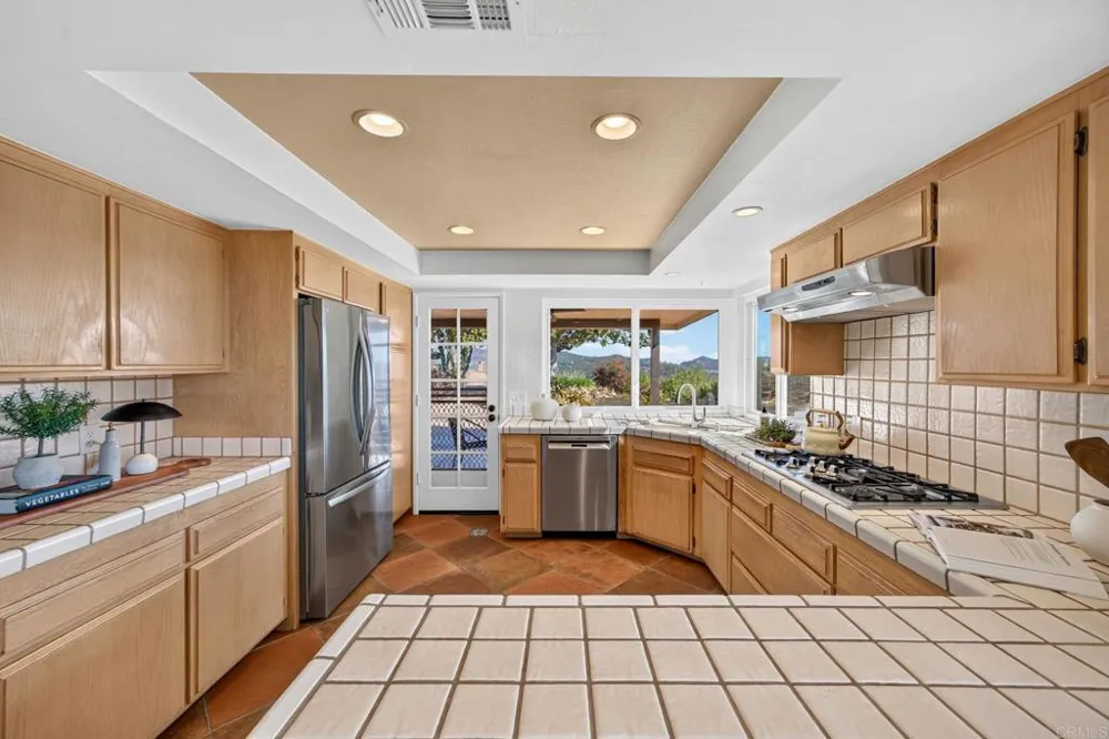 13703 Little Pond Road Valley Center, CA 92082