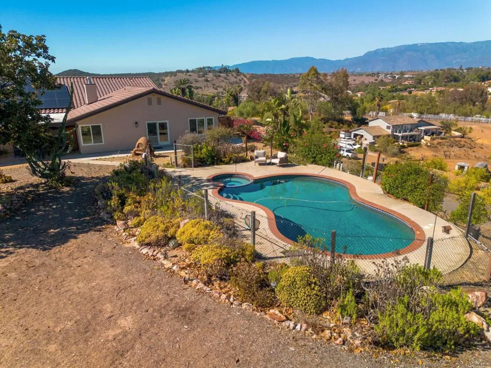 13703 Little Pond Road Valley Center, CA 92082