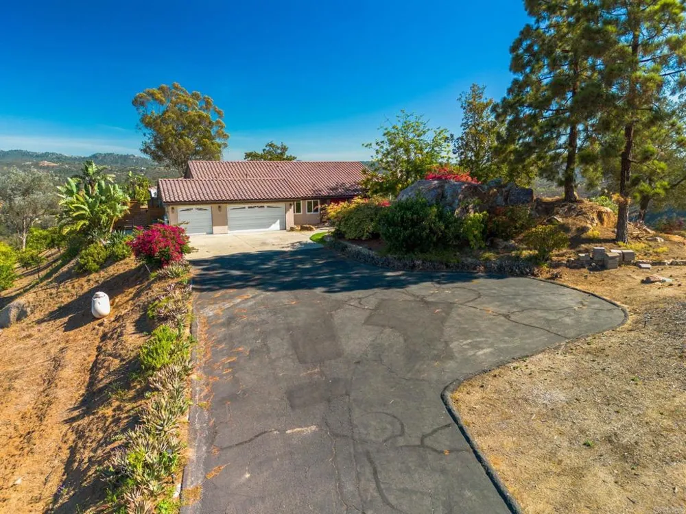 13703 Little Pond Road Valley Center, CA 92082