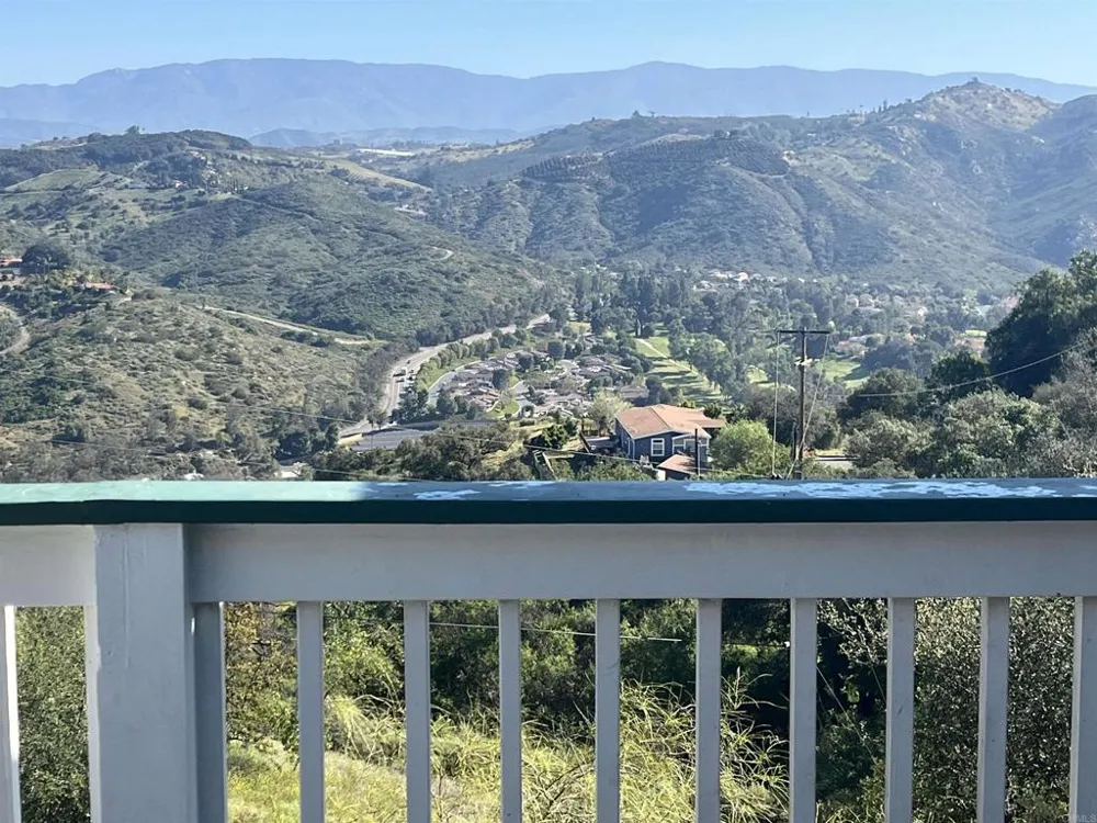 4327 Hollyhill Road Vista, CA 92084