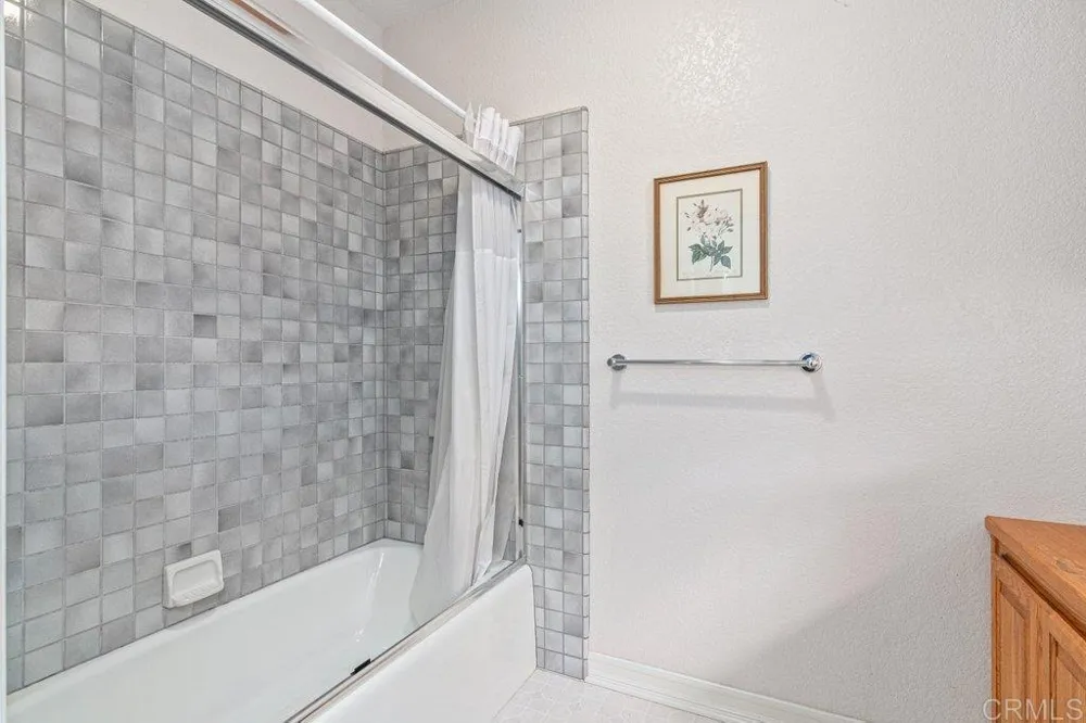 4327 Hollyhill Road Vista, CA 92084
