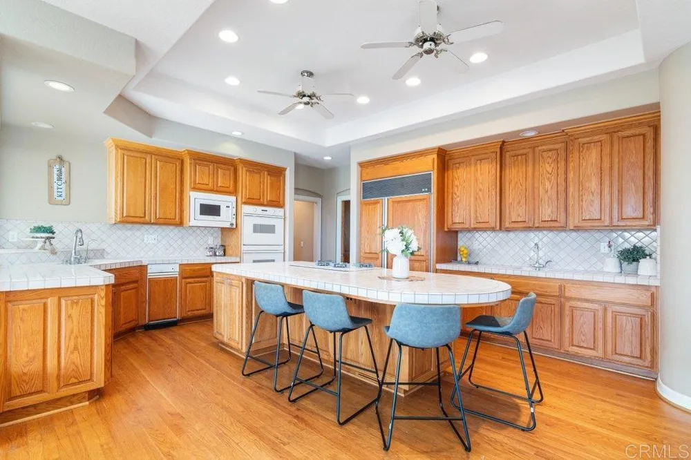 4327 Hollyhill Road Vista, CA 92084
