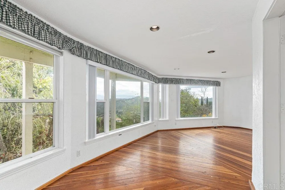 4327 Hollyhill Road Vista, CA 92084