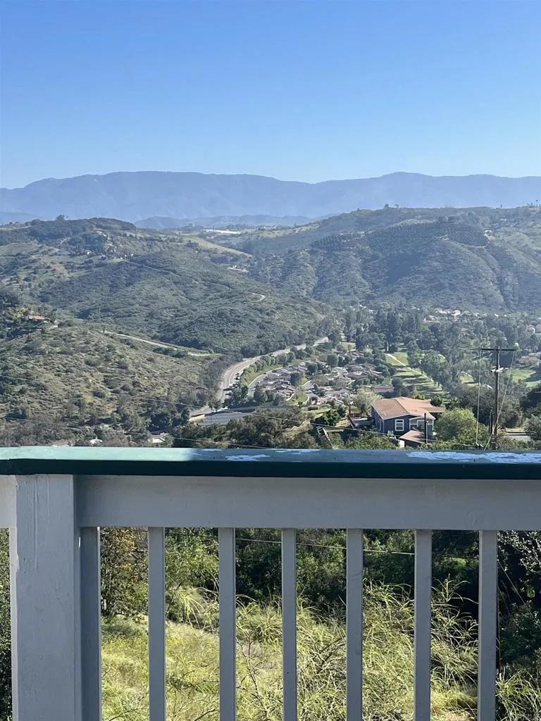 4327 Hollyhill Road Vista, CA 92084