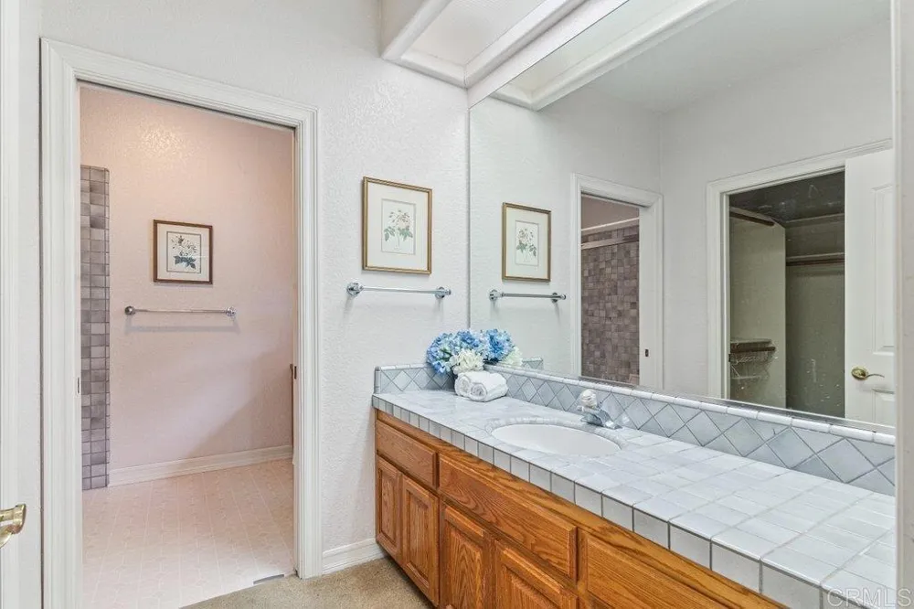 4327 Hollyhill Road Vista, CA 92084