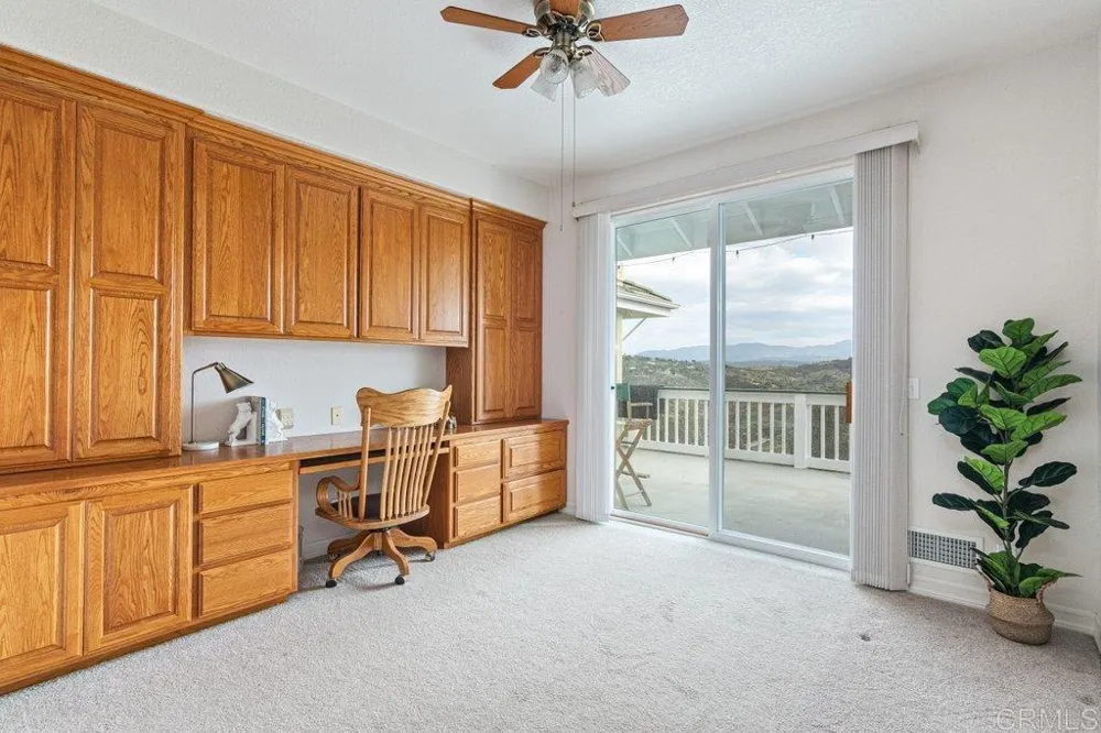 4327 Hollyhill Road Vista, CA 92084