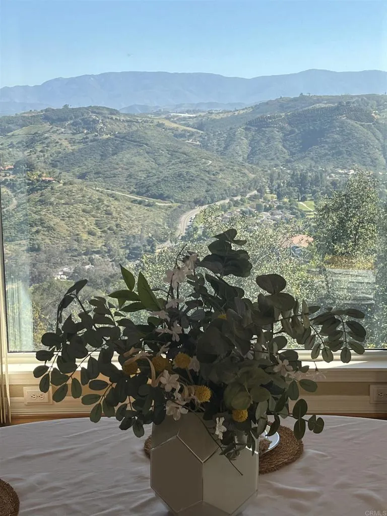 4327 Hollyhill Road Vista, CA 92084