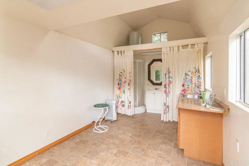 4327 Hollyhill Road Vista, CA 92084