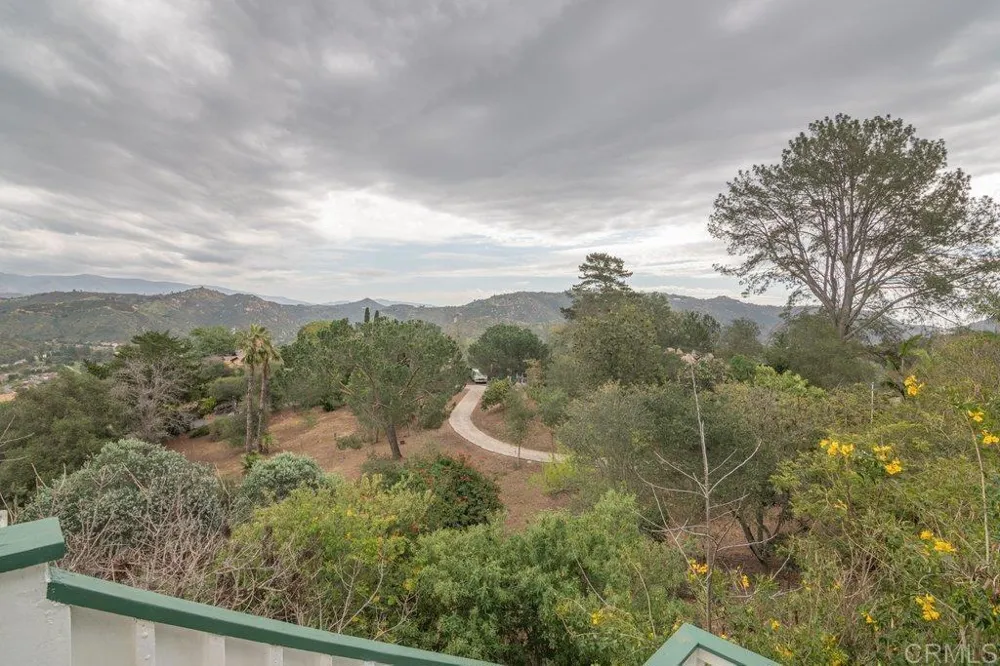 4327 Hollyhill Road Vista, CA 92084
