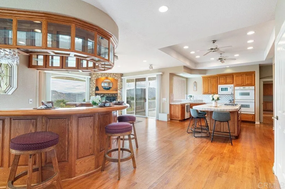 4327 Hollyhill Road Vista, CA 92084