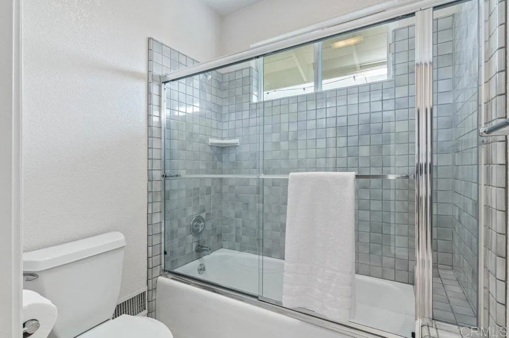 4327 Hollyhill Road Vista, CA 92084