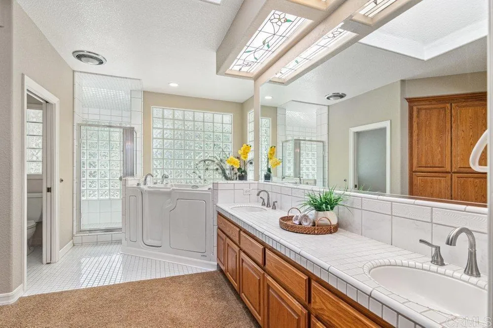4327 Hollyhill Road Vista, CA 92084