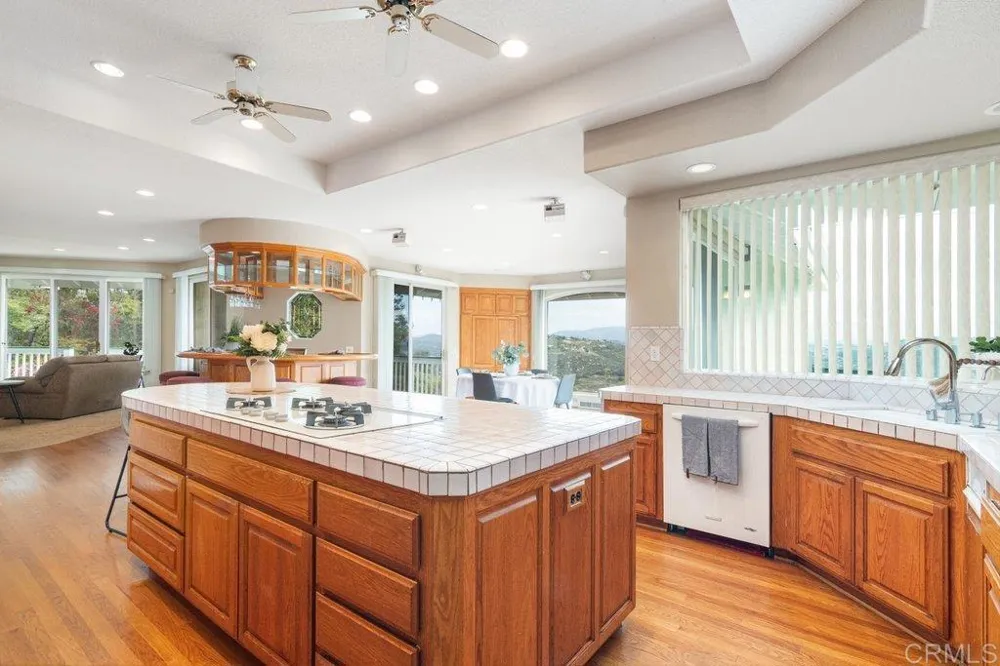 4327 Hollyhill Road Vista, CA 92084