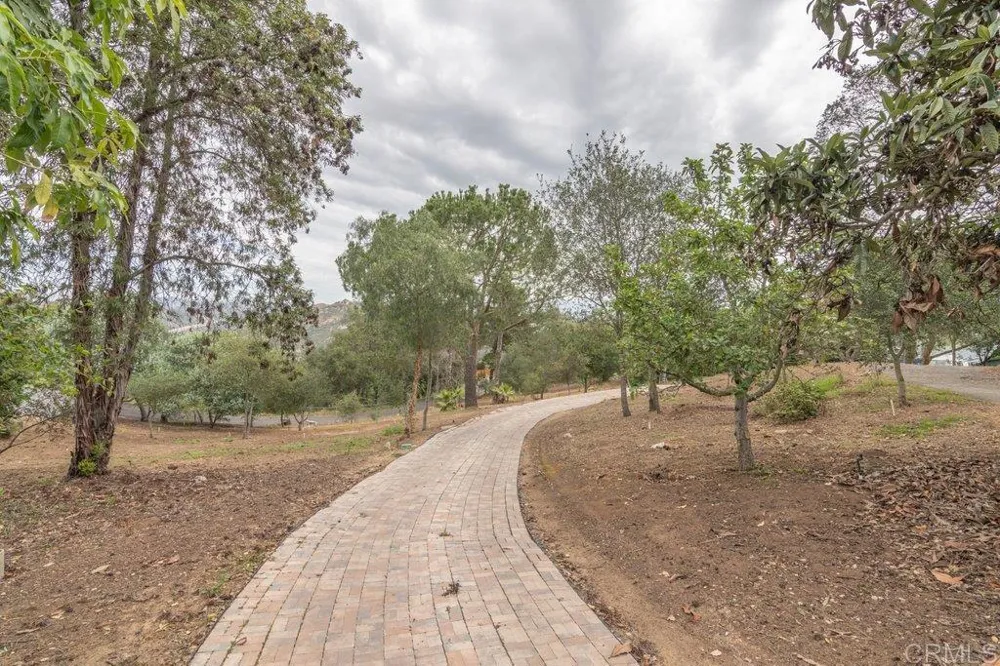 4327 Hollyhill Road Vista, CA 92084