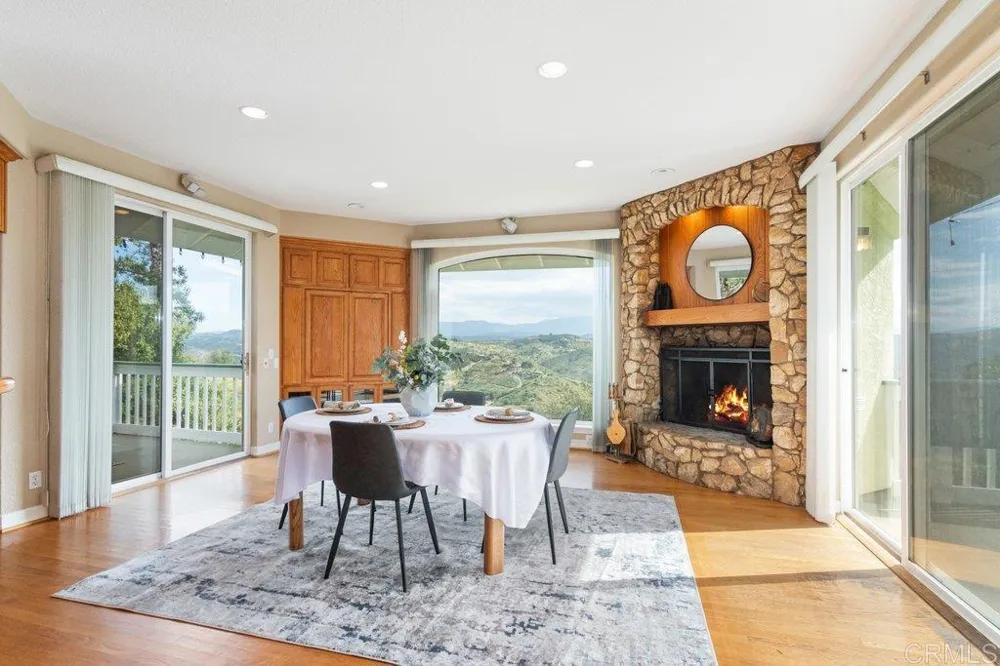 4327 Hollyhill Road Vista, CA 92084