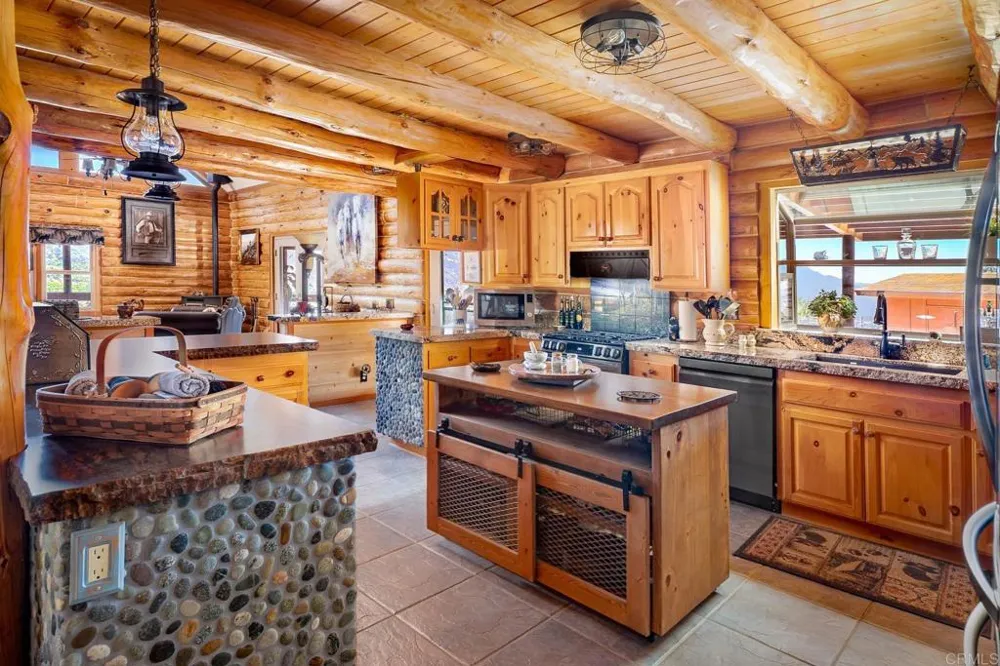 17552 S Mesa Drive Pauma Valley, CA 92061