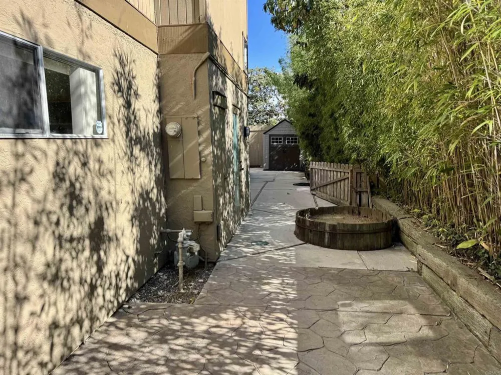 2511 El Amigo Rd Del Mar, CA 92014