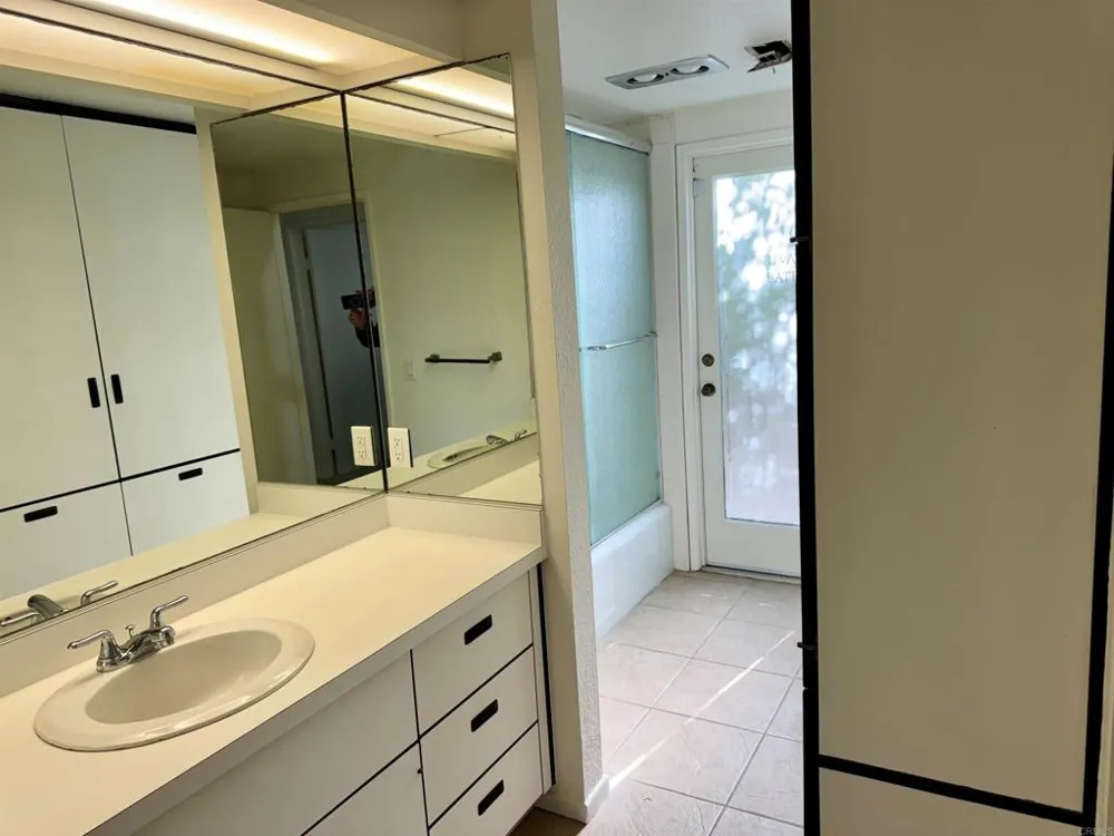 2511 El Amigo Rd Del Mar, CA 92014