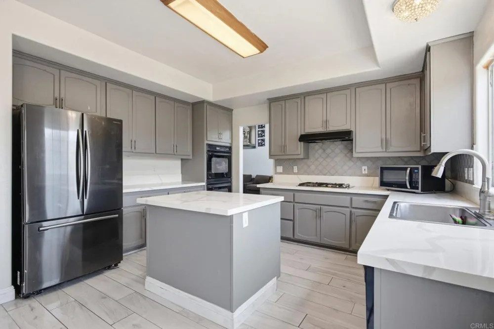 1737 Foxfire Court Escondido, CA 92026