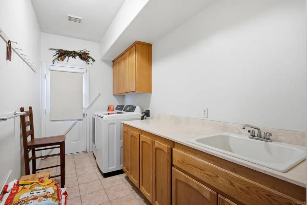 1737 Foxfire Court Escondido, CA 92026