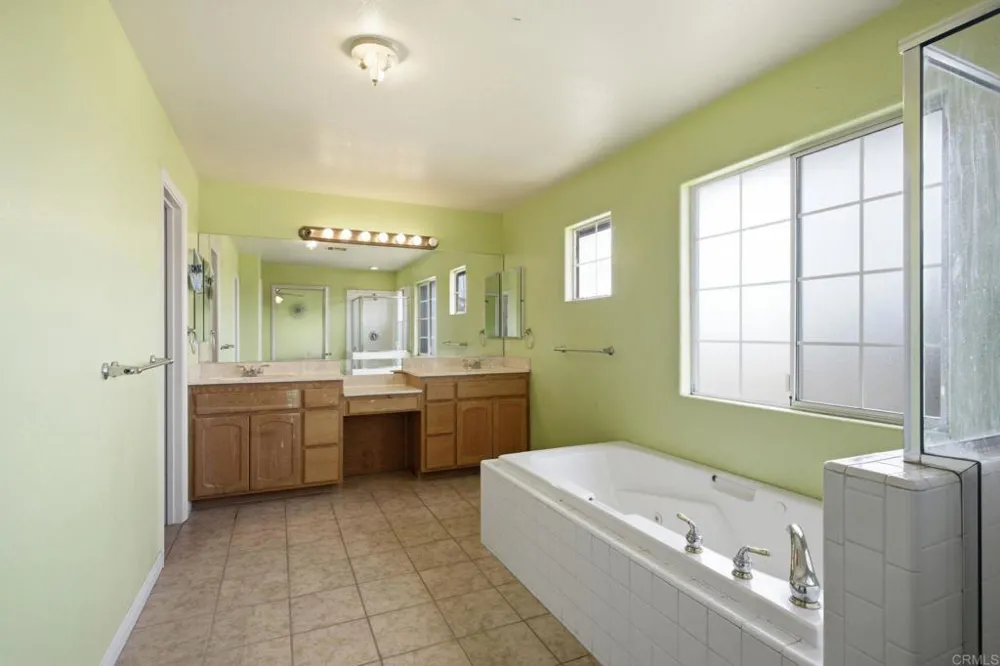 1737 Foxfire Court Escondido, CA 92026