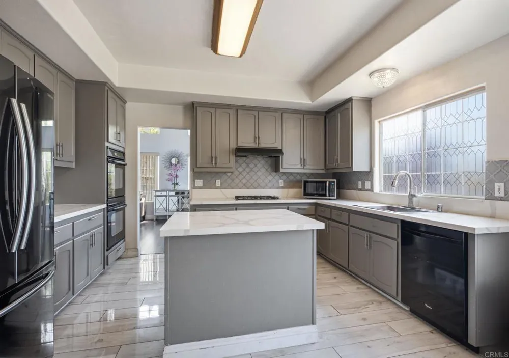 1737 Foxfire Court Escondido, CA 92026