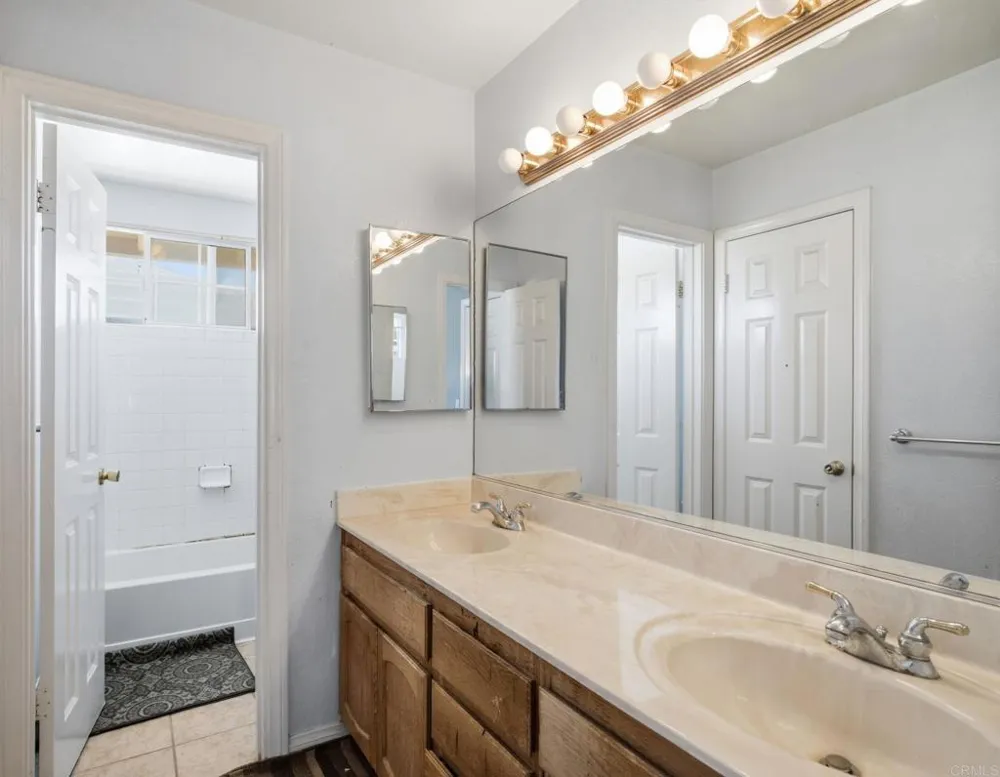 1737 Foxfire Court Escondido, CA 92026