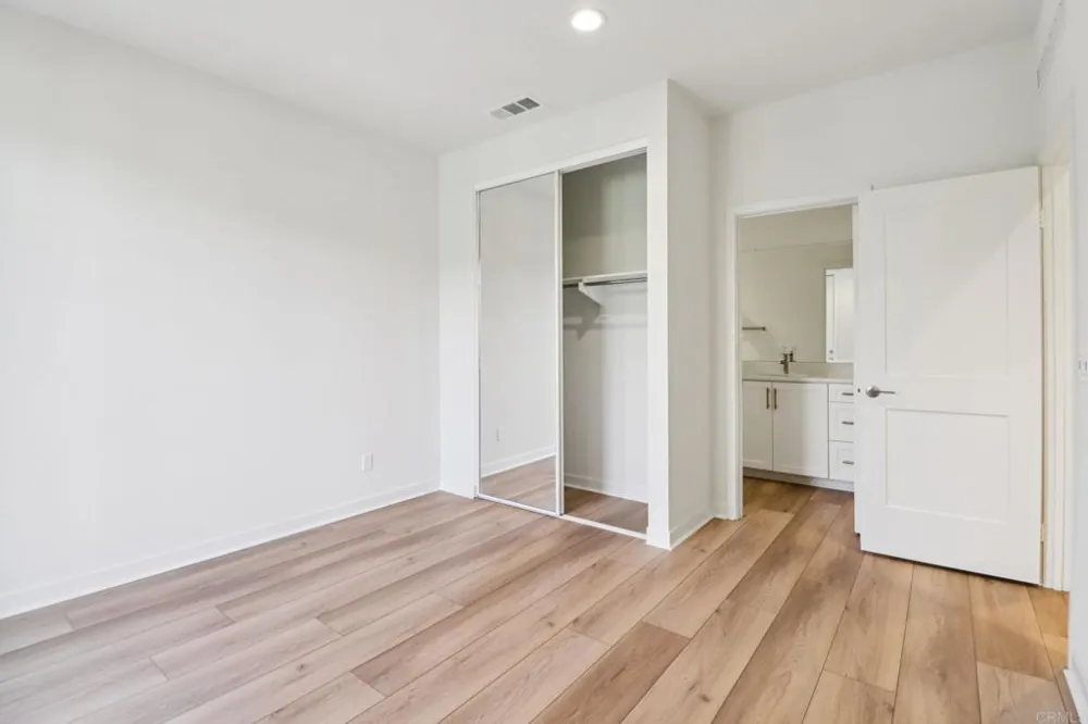 4942 Spirea Way Carlsbad, CA 92008