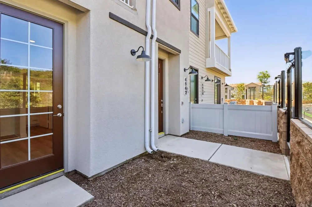 4942 Spirea Way Carlsbad, CA 92008