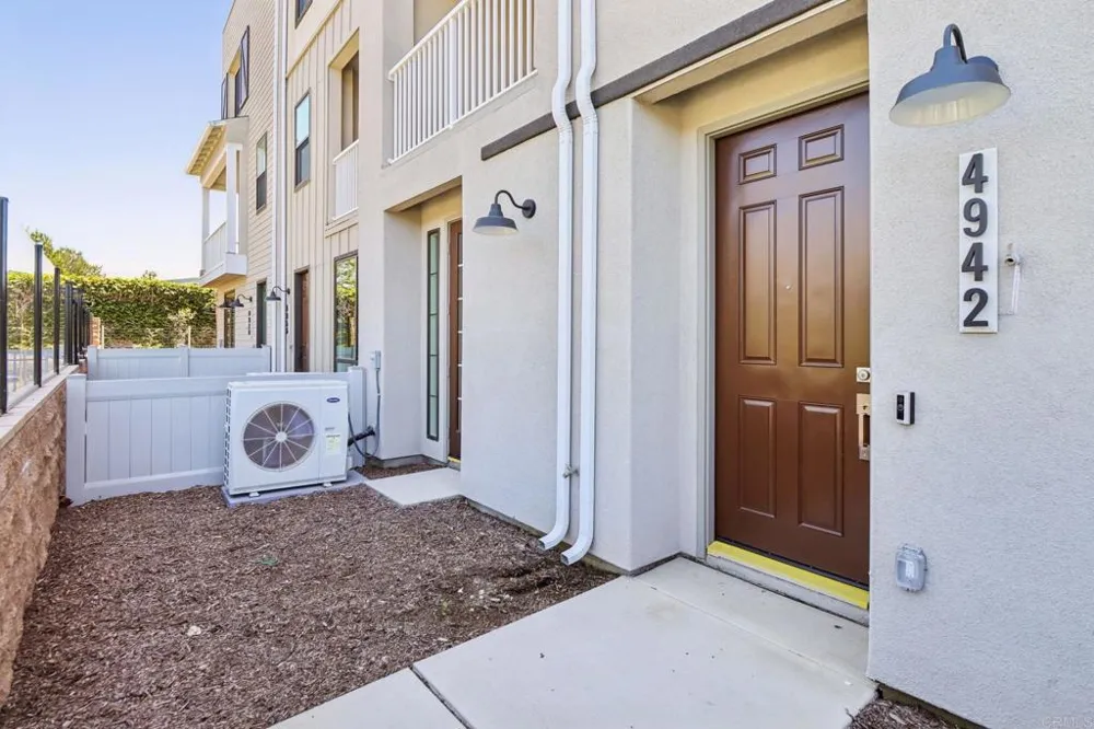 4942 Spirea Way Carlsbad, CA 92008