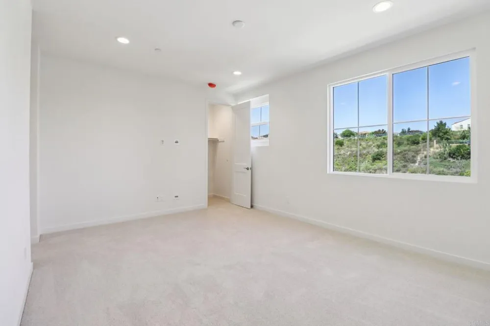 4942 Spirea Way Carlsbad, CA 92008