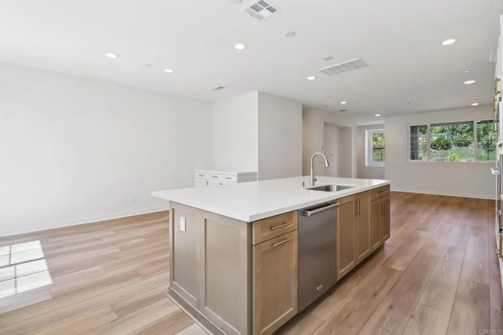 4942 Spirea Way Carlsbad, CA 92008