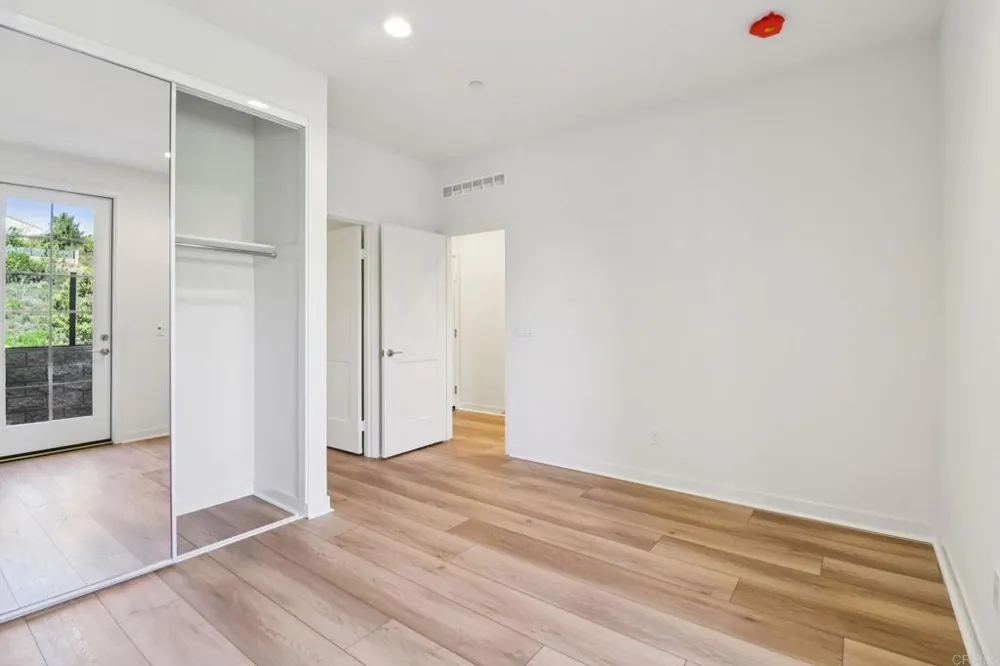 4942 Spirea Way Carlsbad, CA 92008