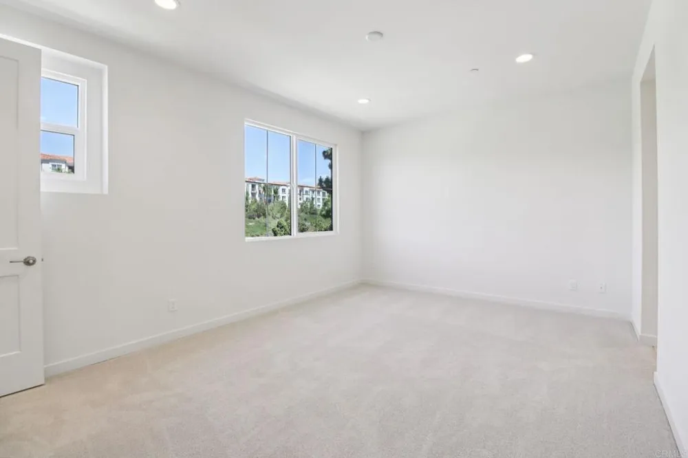 4942 Spirea Way Carlsbad, CA 92008