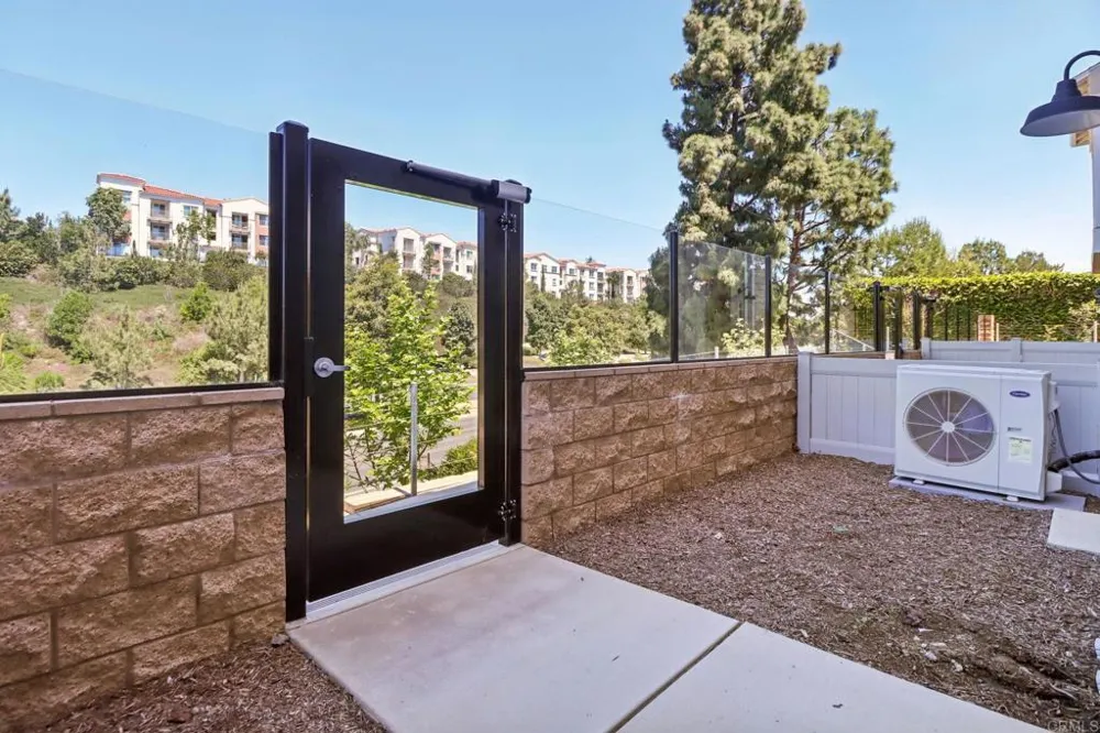 4942 Spirea Way Carlsbad, CA 92008